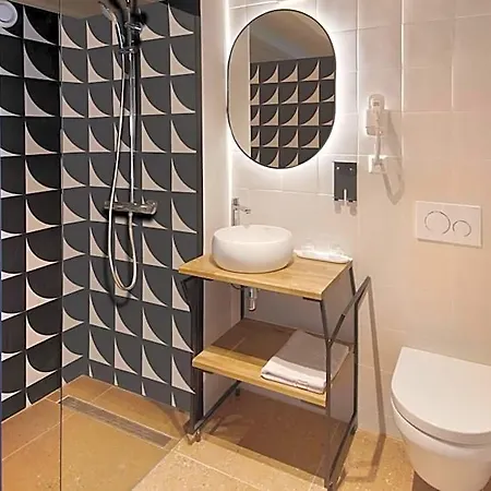 מלון Zeedijk Centre 3*